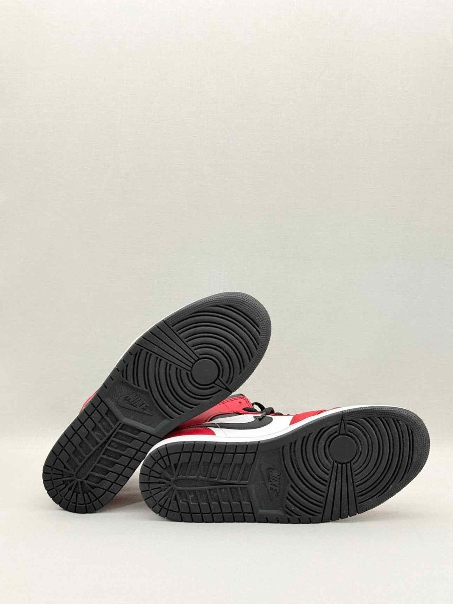 Pre - loved NIKE Classic Red & Black Size EU 44 Sneakers at Reems Closet
