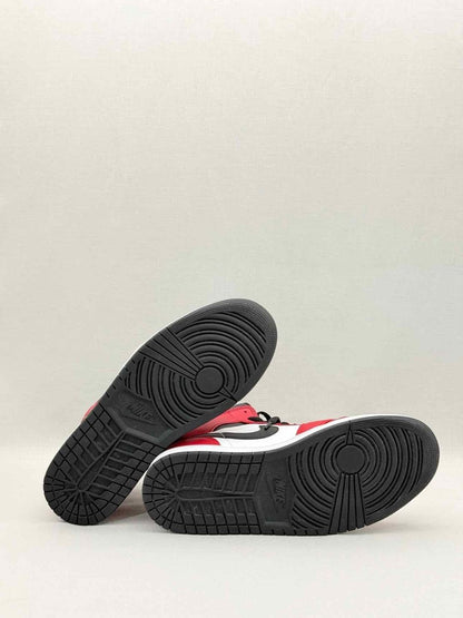 Pre - loved NIKE Classic Red & Black Size EU 44 Sneakers at Reems Closet