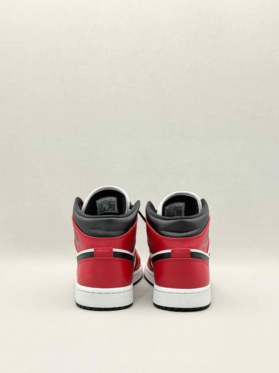 Pre - loved NIKE Classic Red & Black Size EU 44 Sneakers at Reems Closet