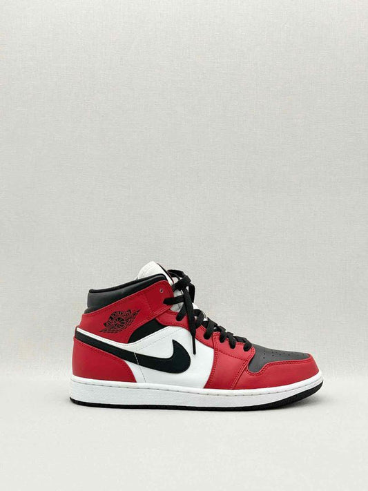 Pre - loved NIKE Classic Red & Black Size EU 44 Sneakers at Reems Closet
