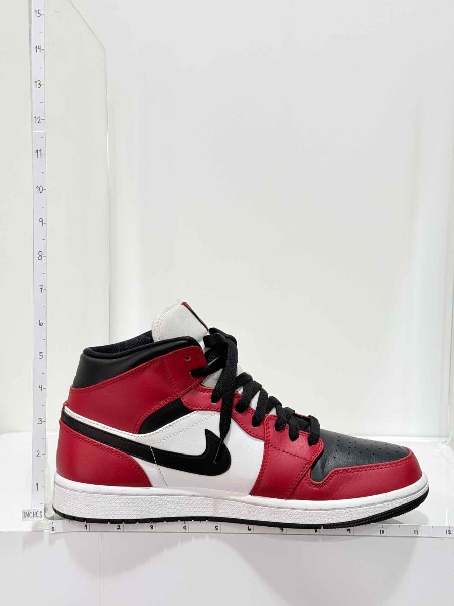 Pre - loved NIKE Classic Red & Black Size EU 44 Sneakers at Reems Closet