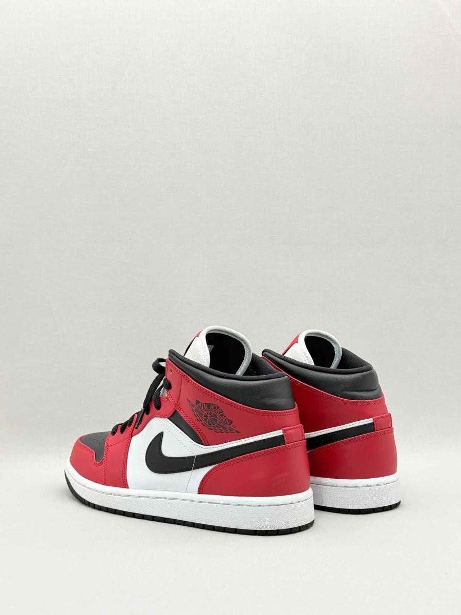 Pre - loved NIKE Classic Red & Black Size EU 44 Sneakers at Reems Closet