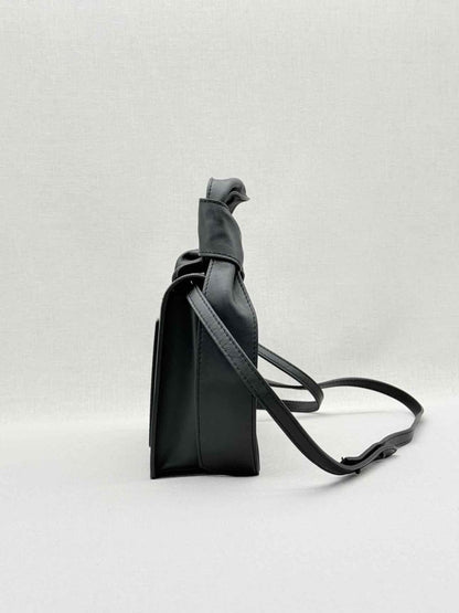 Pre - loved OFF - WHITE 2.8 Jitney Black Top Handle at Reems Closet