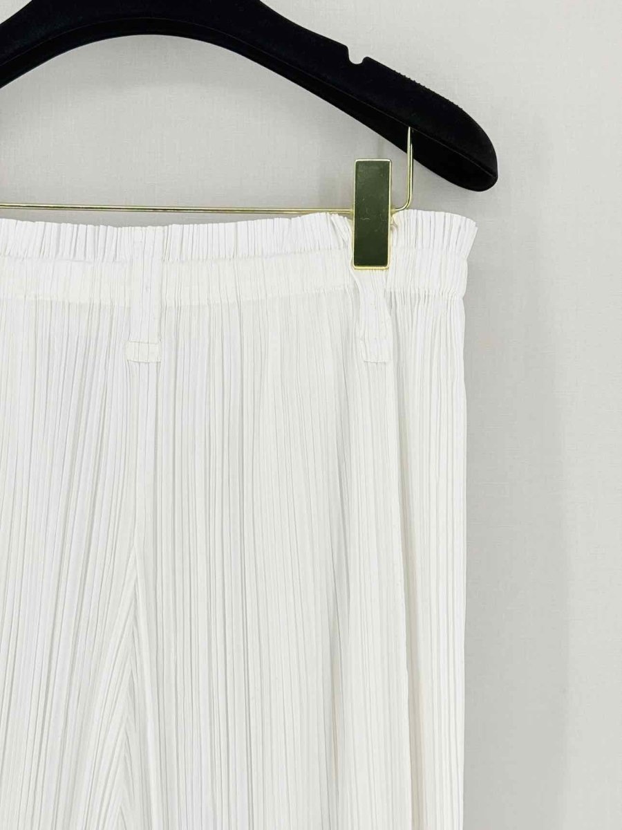 Pre - loved PLEATS PLEASE ISSEY MIYAKE Off - white Size US 4 Pants at Reems Closet