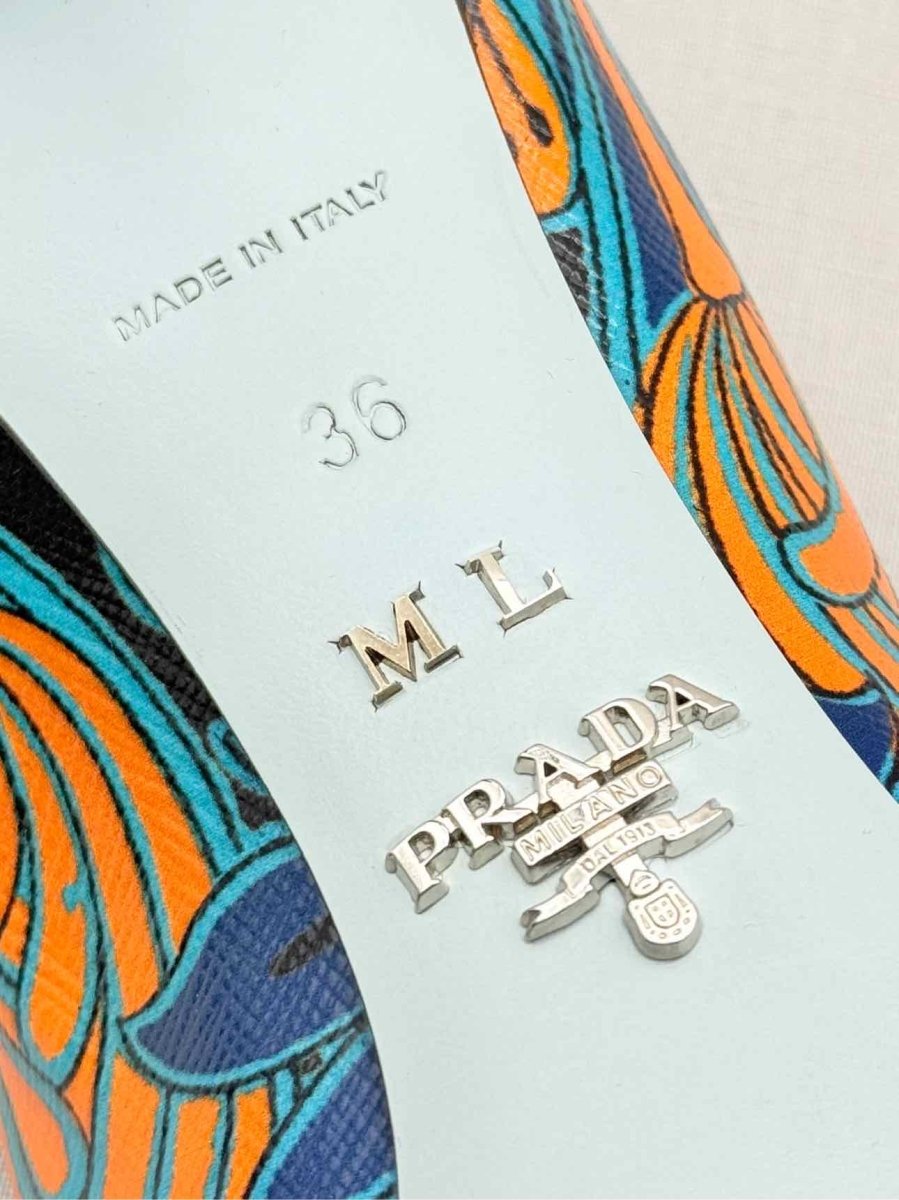 Pre - loved PRADA Fall/Winter 2003 Blue Multicolor Size EU 36 Pumps at Reems Closet
