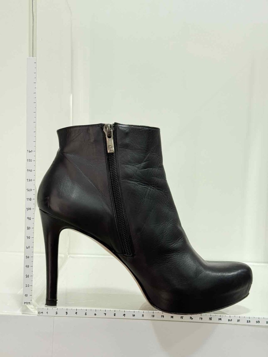 Pre - loved PURA LOPEZ Black Size EU 38 Ankle Boots at Reems Closet