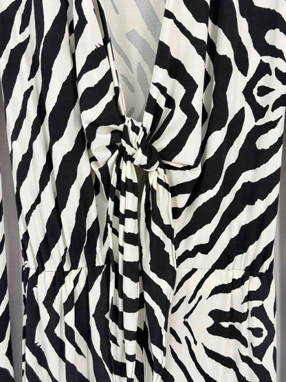Pre-loved RAT & BOA Allegra White & Black Size Small Short Dress at Reems Closet
