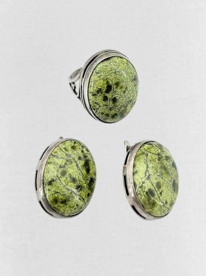 Pre - loved REEMS CLOSET Silver & Green Fashion Ring & Earrings at Reems Closet