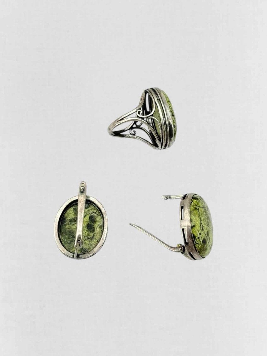 Pre - loved REEMS CLOSET Silver & Green Fashion Ring & Earrings at Reems Closet