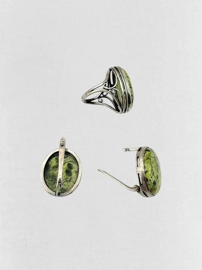 Pre - loved REEMS CLOSET Silver & Green Fashion Ring & Earrings at Reems Closet