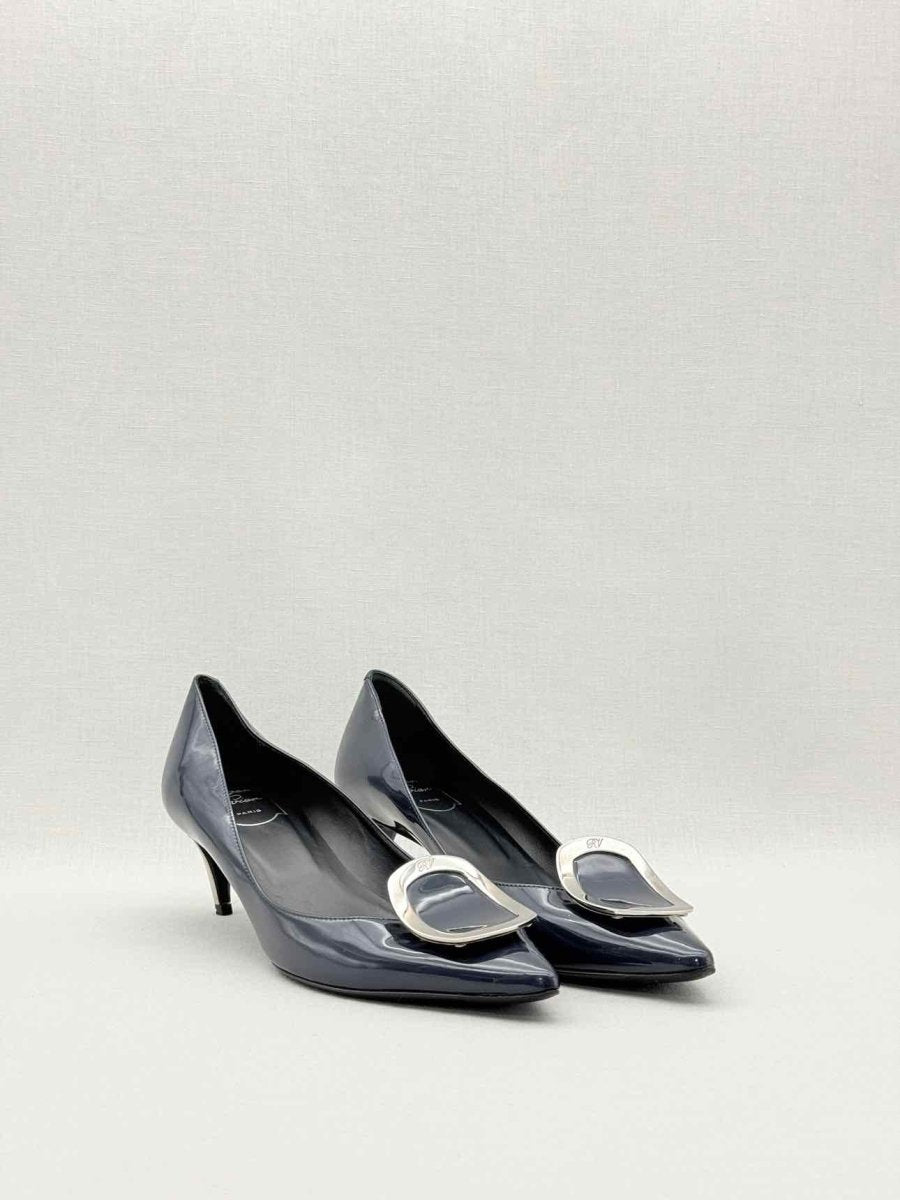 Pre-loved ROGER VIVIER Sexy Choc Navy Blue Size EU 38.5 Pumps at Reems Closet