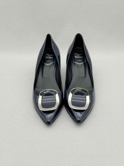 Pre-loved ROGER VIVIER Sexy Choc Navy Blue Size EU 38.5 Pumps at Reems Closet