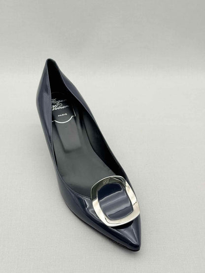 Pre-loved ROGER VIVIER Sexy Choc Navy Blue Size EU 38.5 Pumps at Reems Closet