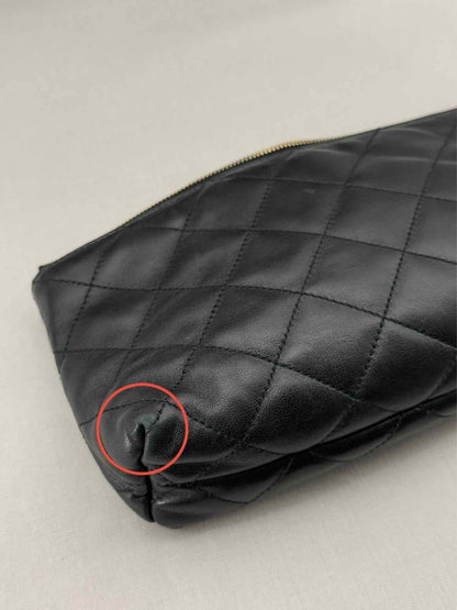 Pre-loved SAINT LAURENT Icare Black Tote Bag at Reems Closet