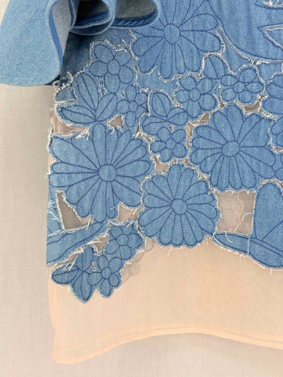 Pre-loved SAUCE Blue Floral Applique Size Small Top at Reems Closet
