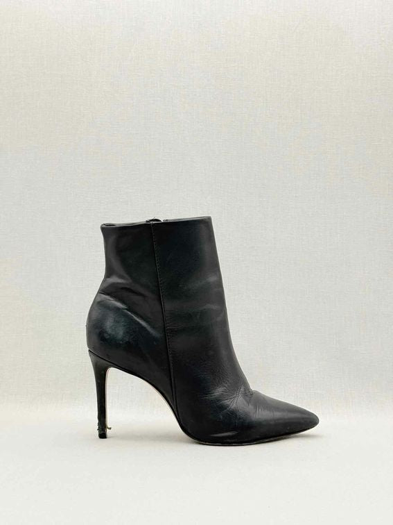 Pre-loved SCHUTZ Mikki Black Size EU 38.5 Booties at Reems Closet
