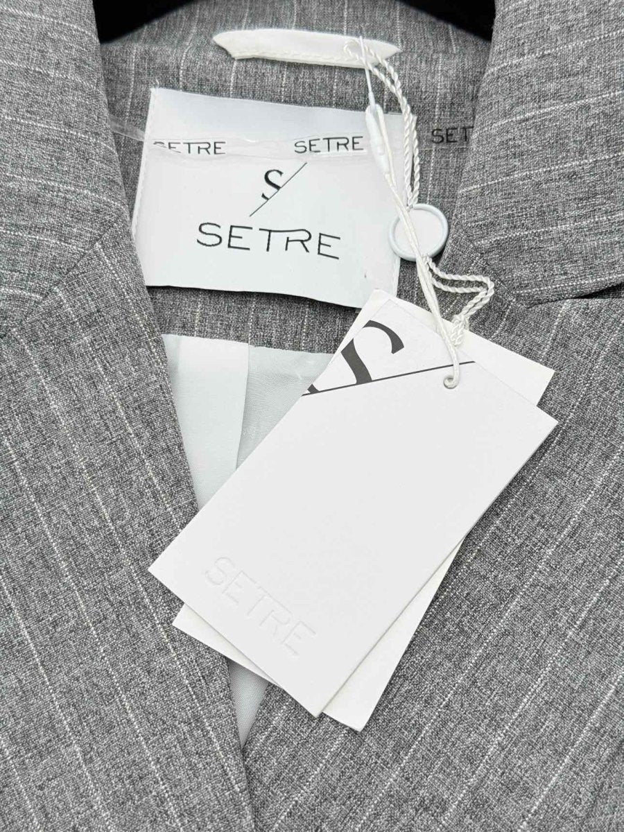 Pre - loved SENTRE Grey Size XLarge Jacket at Reems Closet