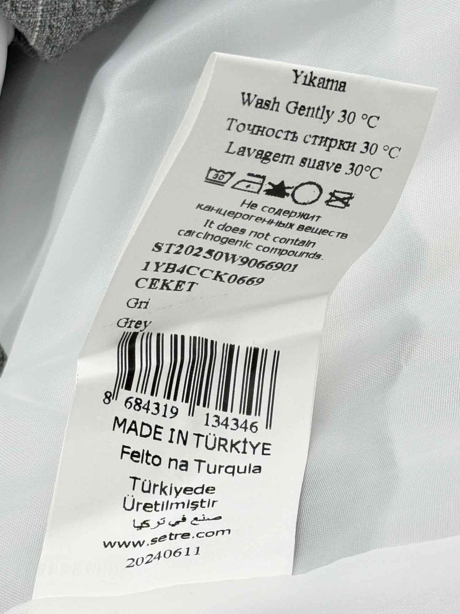 Pre - loved SENTRE Grey Size XLarge Jacket at Reems Closet