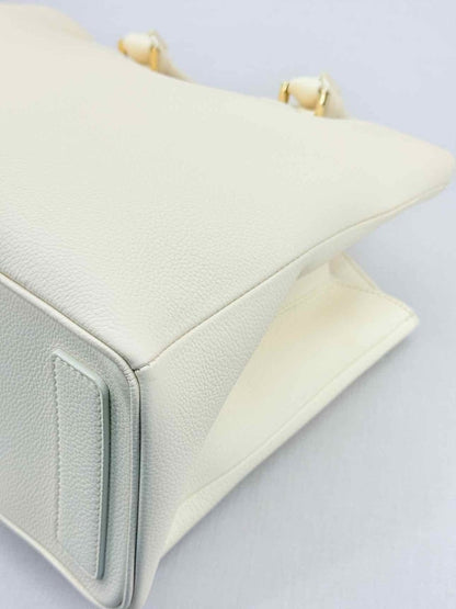 Pre - loved SERAPIAN Luna Zip Cream Tote Bag at Reems Closet