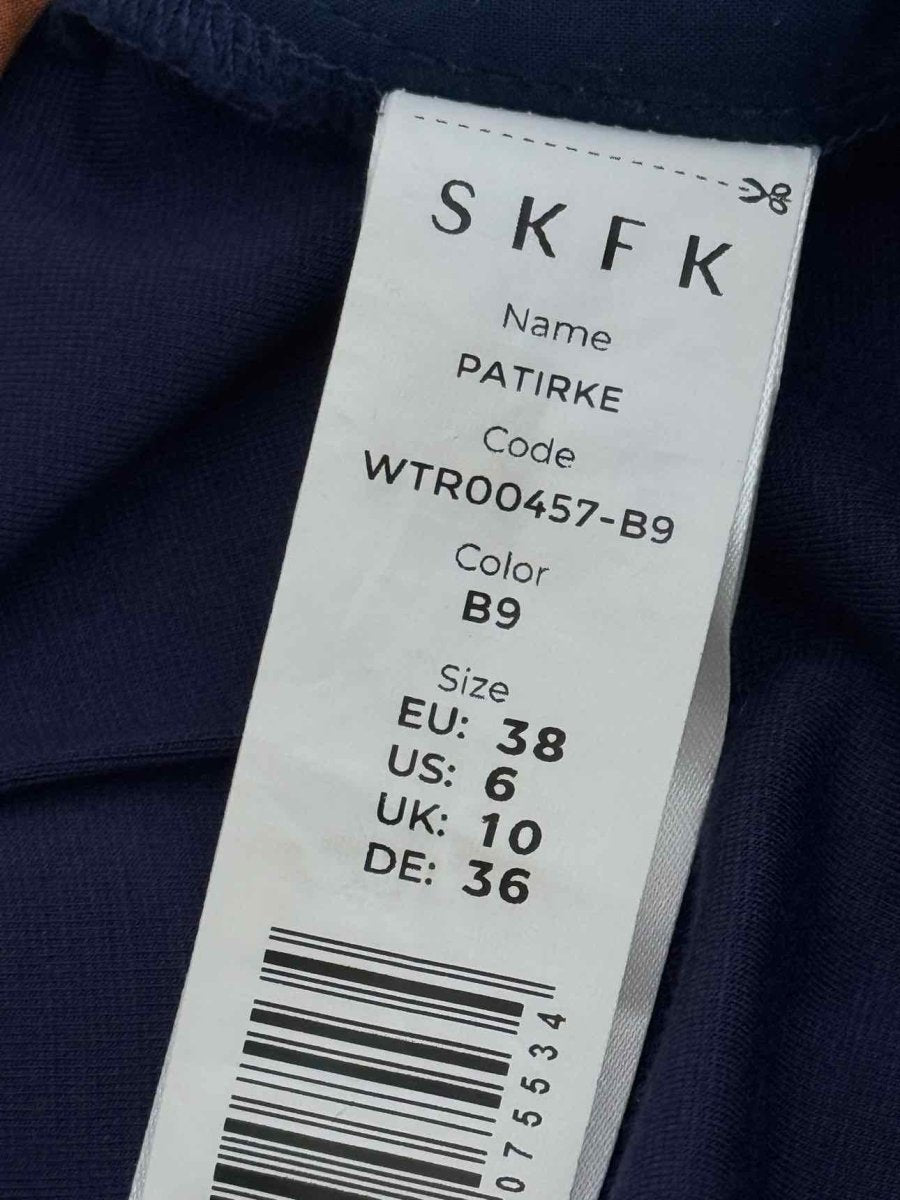 Pre-loved SKFK Navy Blue Size US 6 Pants at Reems Closet