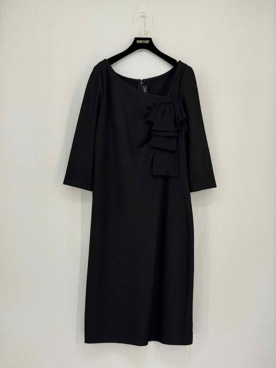 Pre - loved ST. JOHN Black Size US 14 Knee Length Dress at Reems Closet