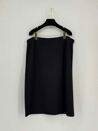 Pre - loved ST. JOHN Black Size US 16 Knee Length Skirt at Reems Closet