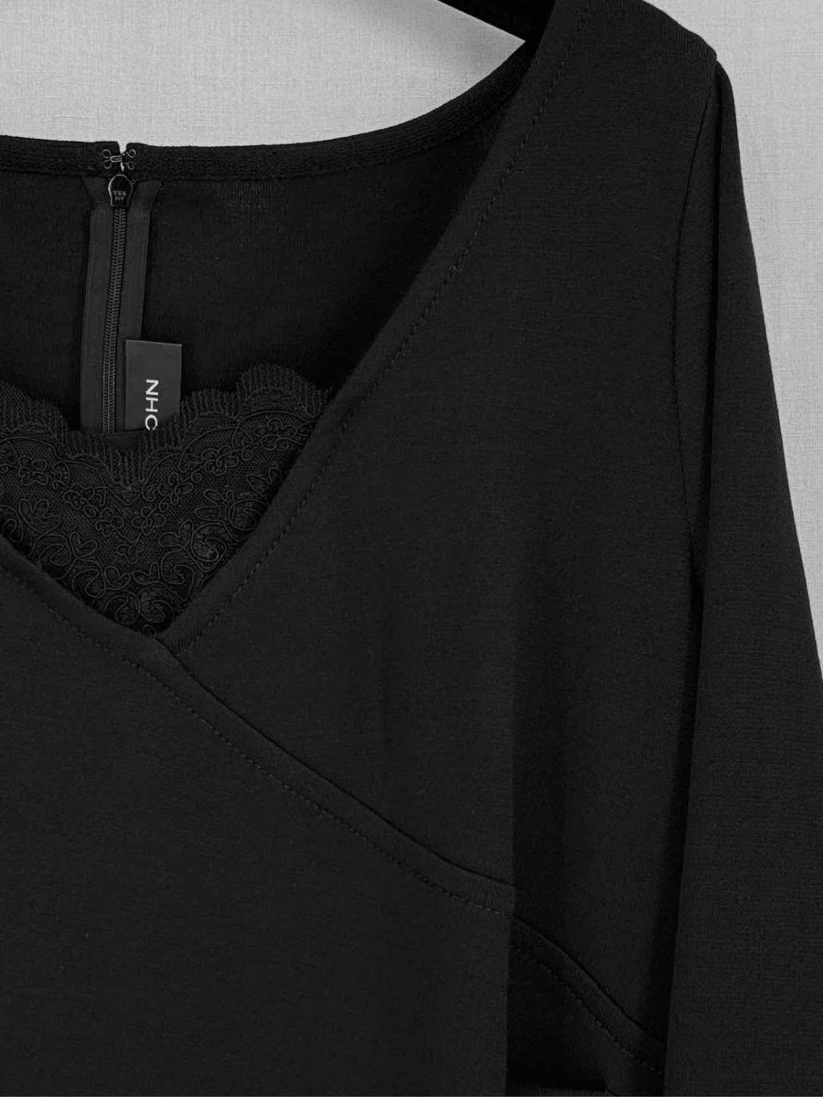 Pre - loved ST. JOHN Black Size US 18 Knee Length Dress at Reems Closet
