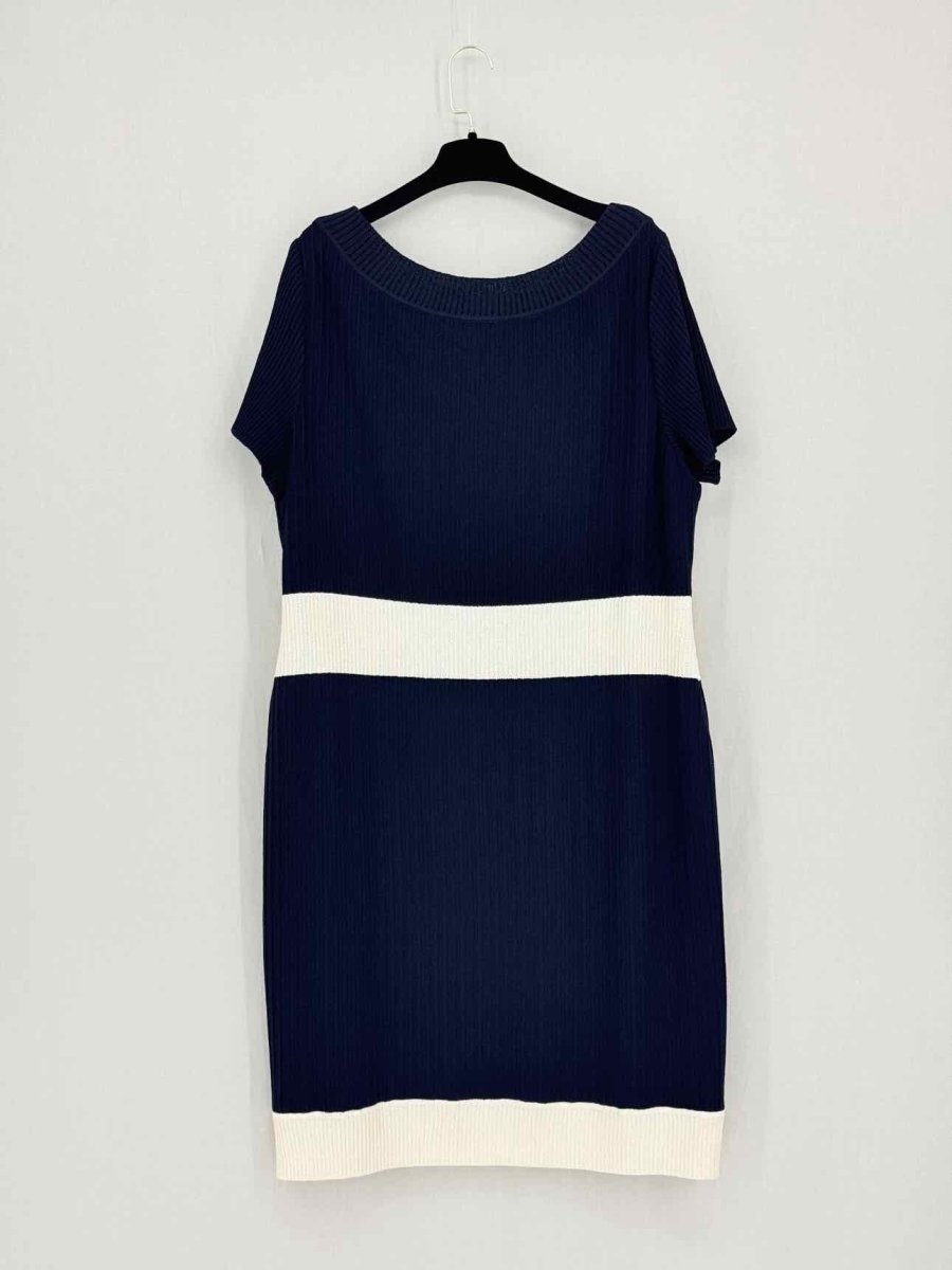 Pre-loved ST. JOHN Size XLarge Knee Length Dress at Reems Closet