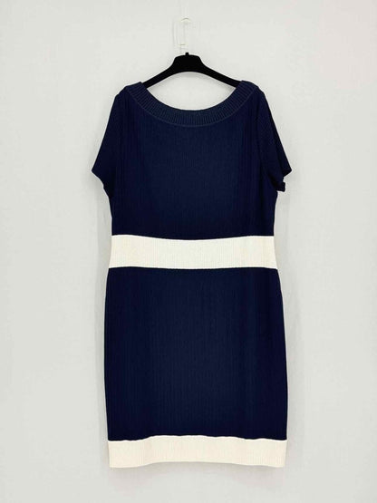 Pre-loved ST. JOHN Size XLarge Knee Length Dress at Reems Closet