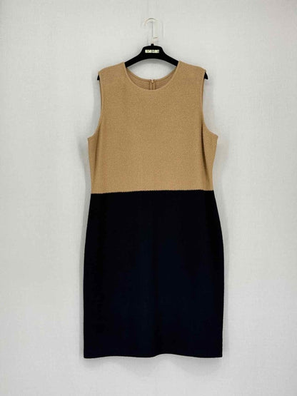 Pre-loved ST. JOHN Two Tone Black & Beige Size US 16 Outfit Set at Reems Closet
