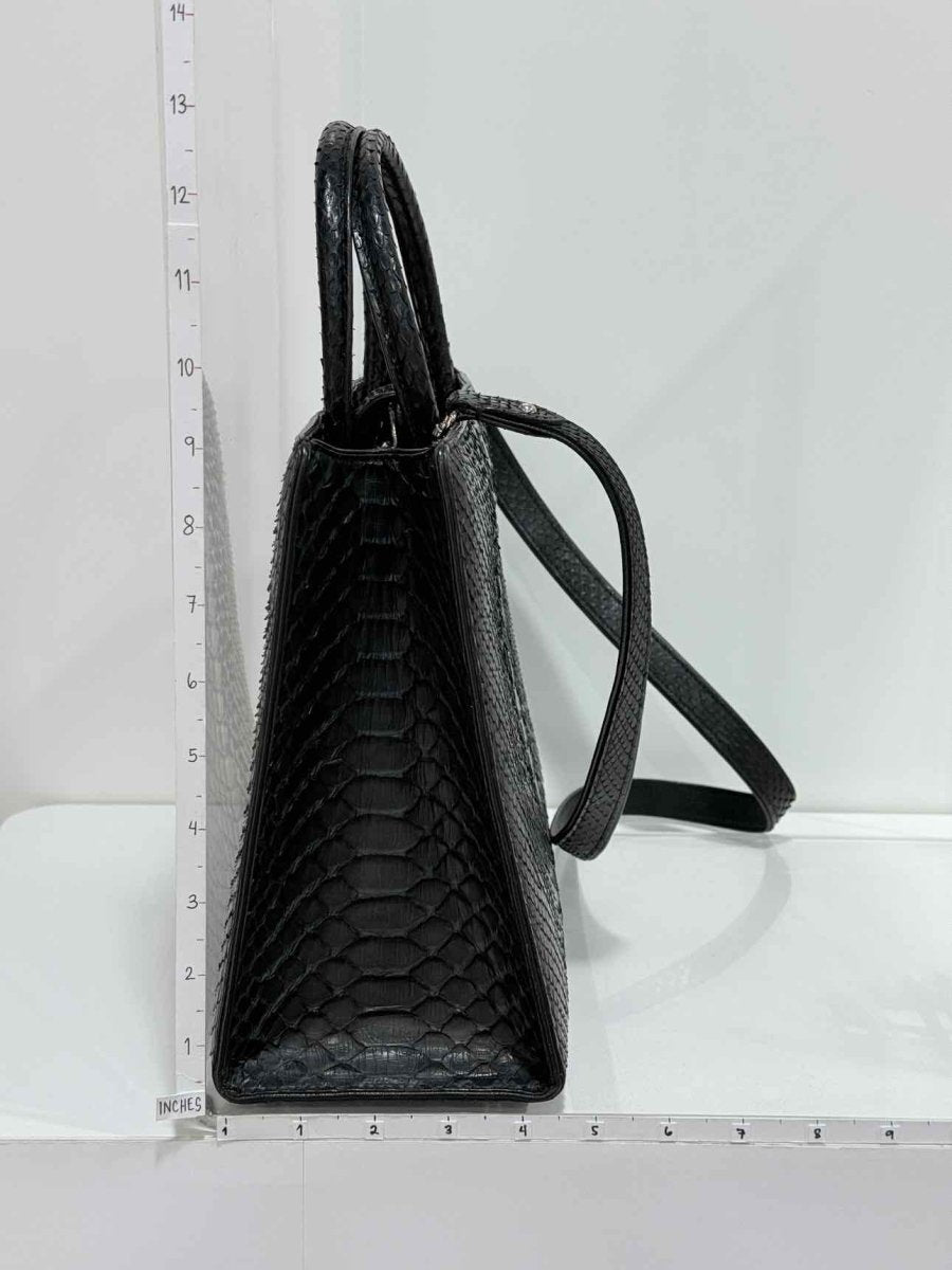 Pre-loved S'UVIMOL Black Tote Bag at Reems Closet