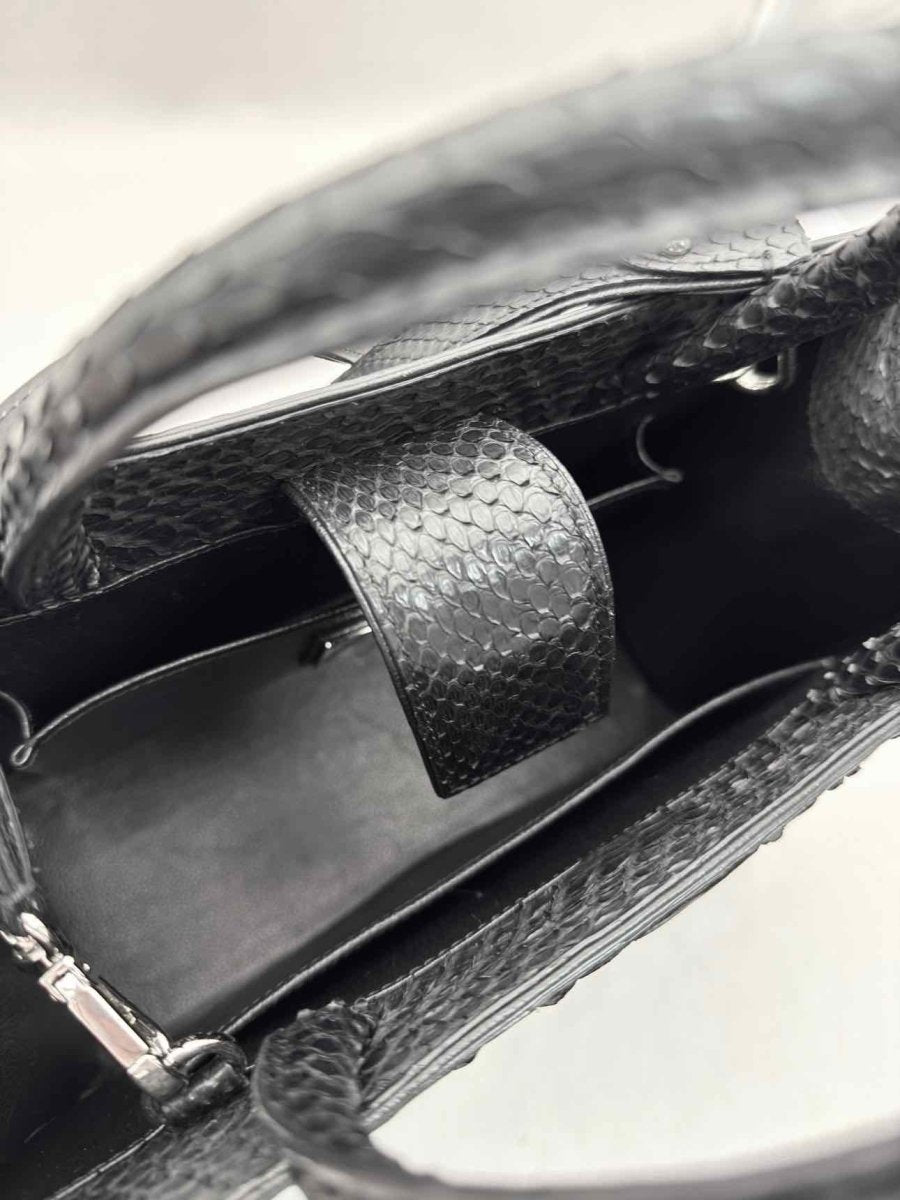 Pre-loved S'UVIMOL Black Tote Bag at Reems Closet