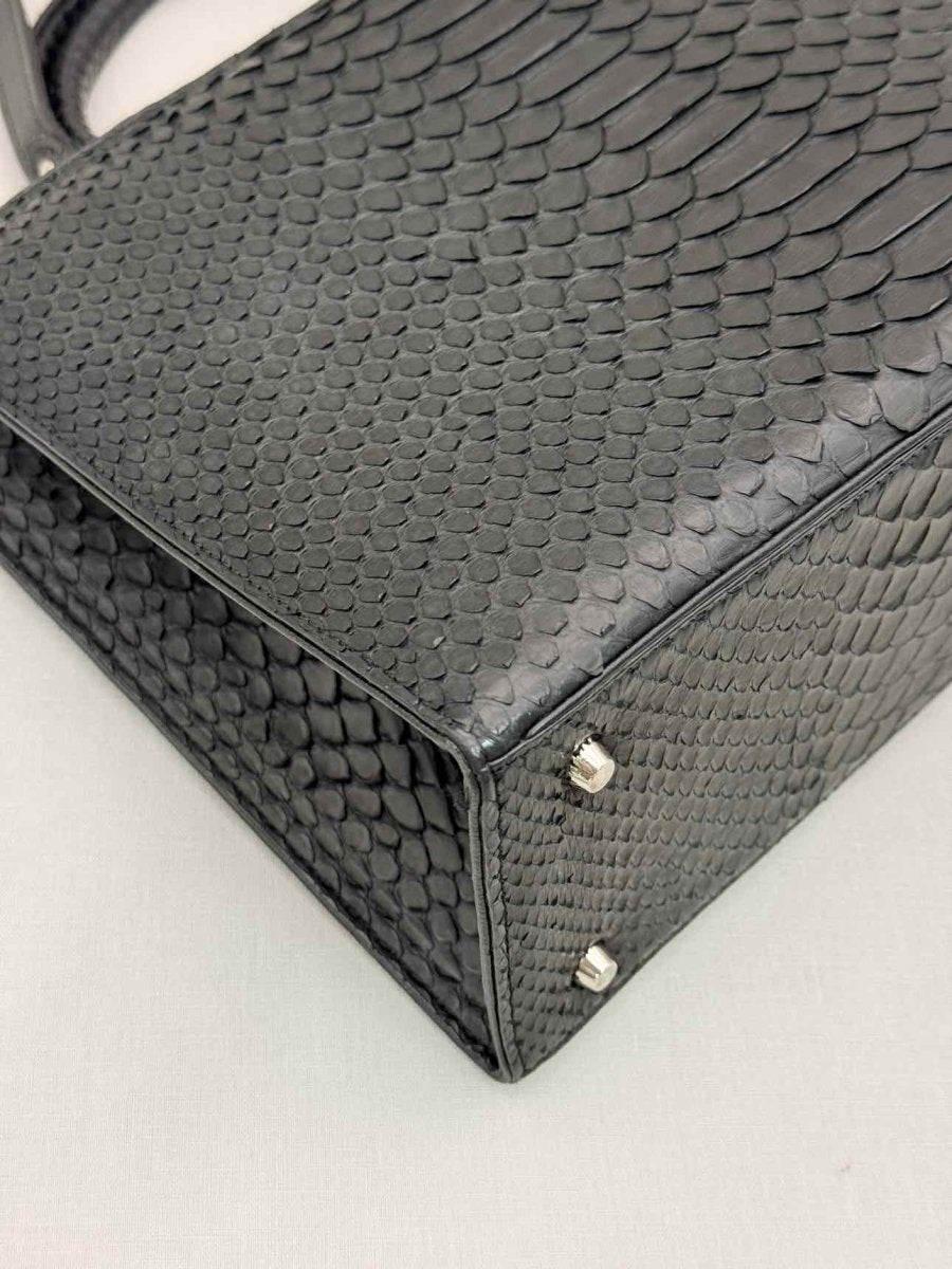 Pre-loved S'UVIMOL Black Tote Bag at Reems Closet