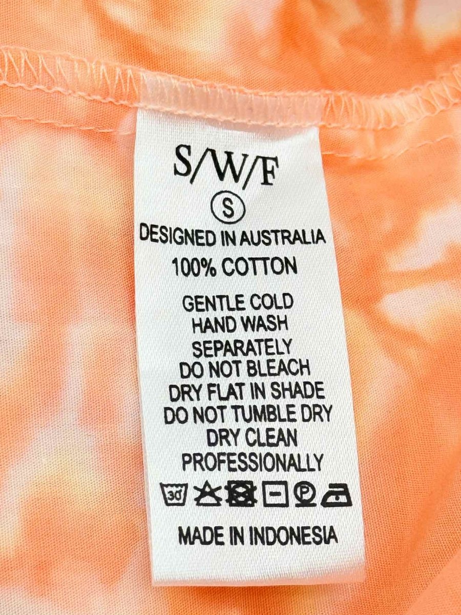 Pre - loved S/W/F Short Sleeve Orange & White Size Small Shirt at Reems Closet