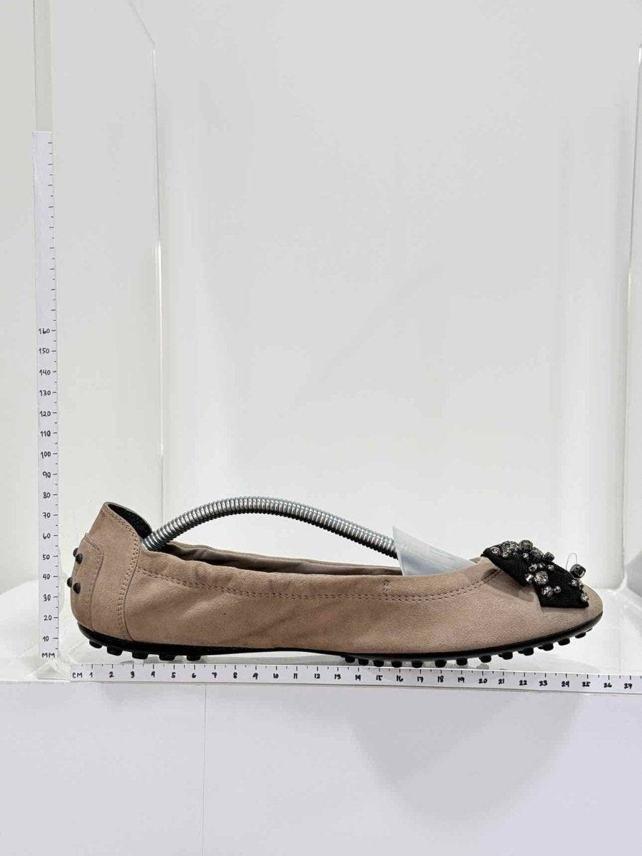 Pre-loved TOD'S Scrunch Nude Size EU 38.5 Ballet Flats at Reems Closet