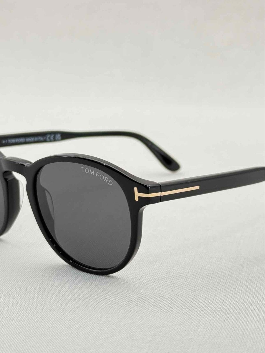 Pre - loved TOM FORD Black Sunglasses at Reems Closet