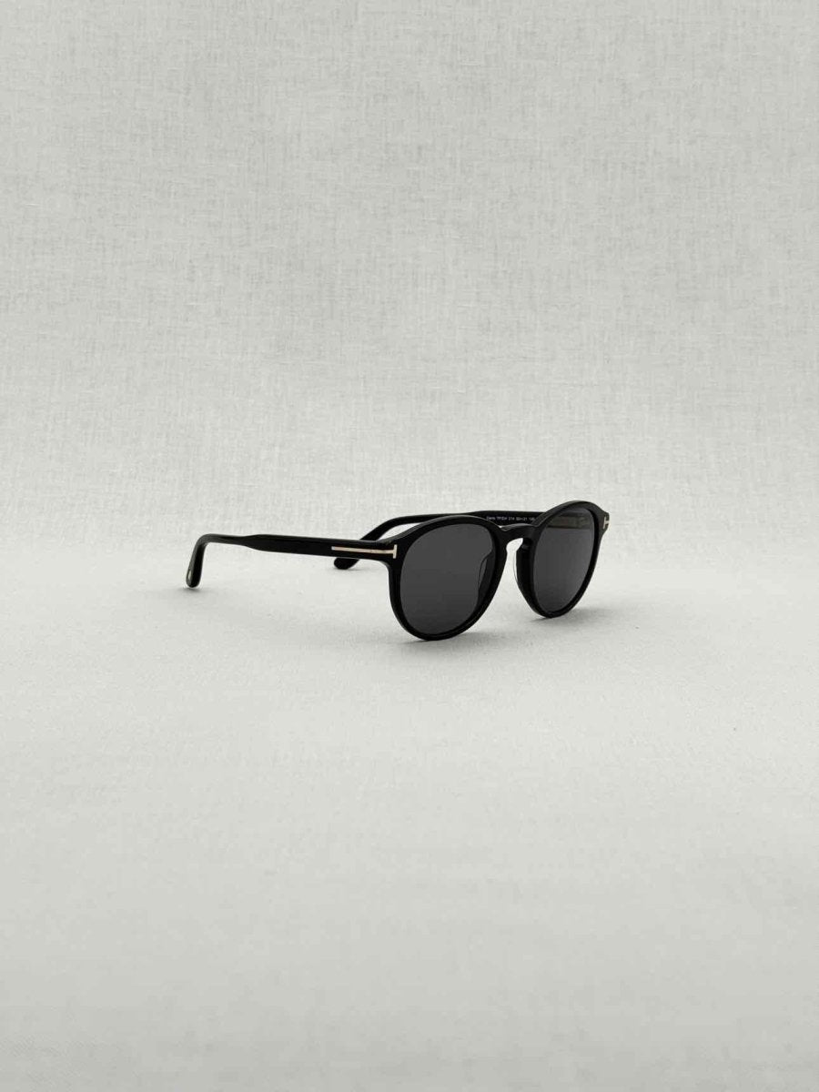 Pre - loved TOM FORD Black Sunglasses at Reems Closet