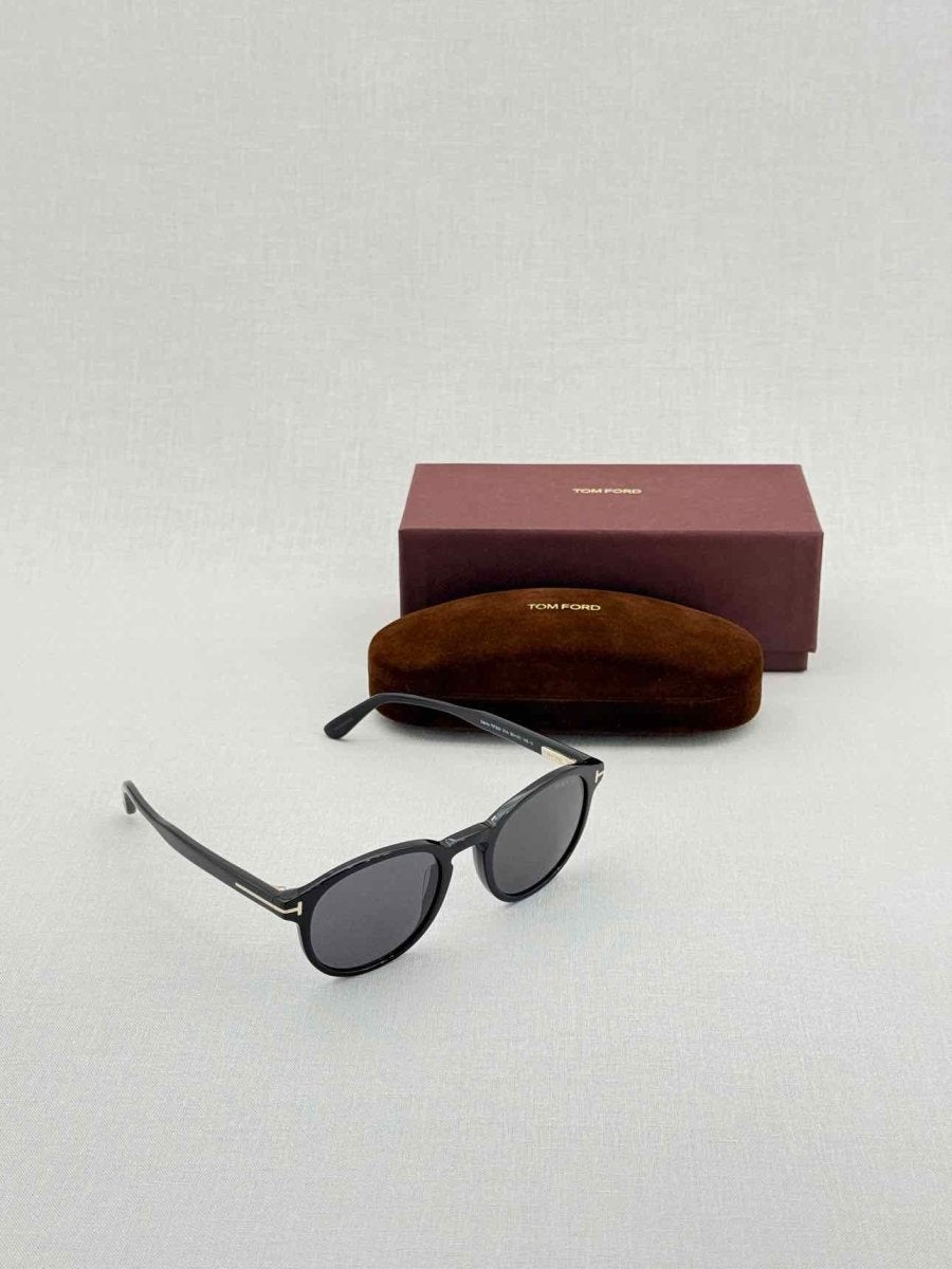 Pre - loved TOM FORD Black Sunglasses at Reems Closet