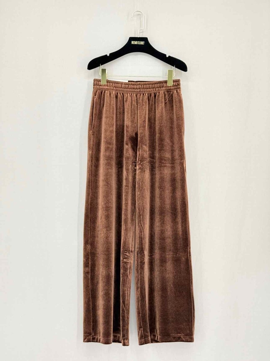 Pre - loved UNIQLO Dark Brown Size Medium Top & Pants Outfit at Reems Closet