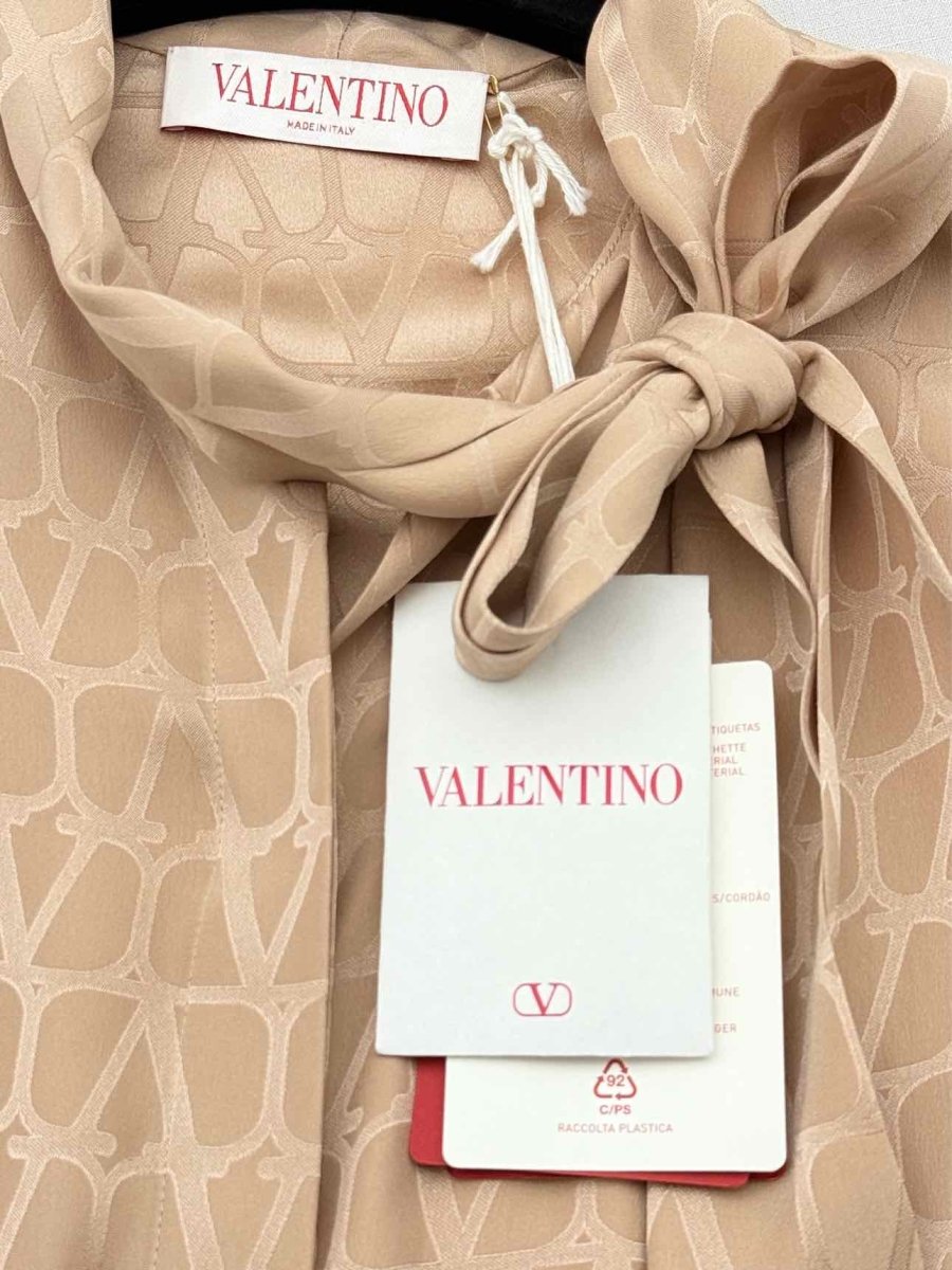 Pre - loved VALENTINO Beige Logo Print Size US 2 Shirt at Reems Closet