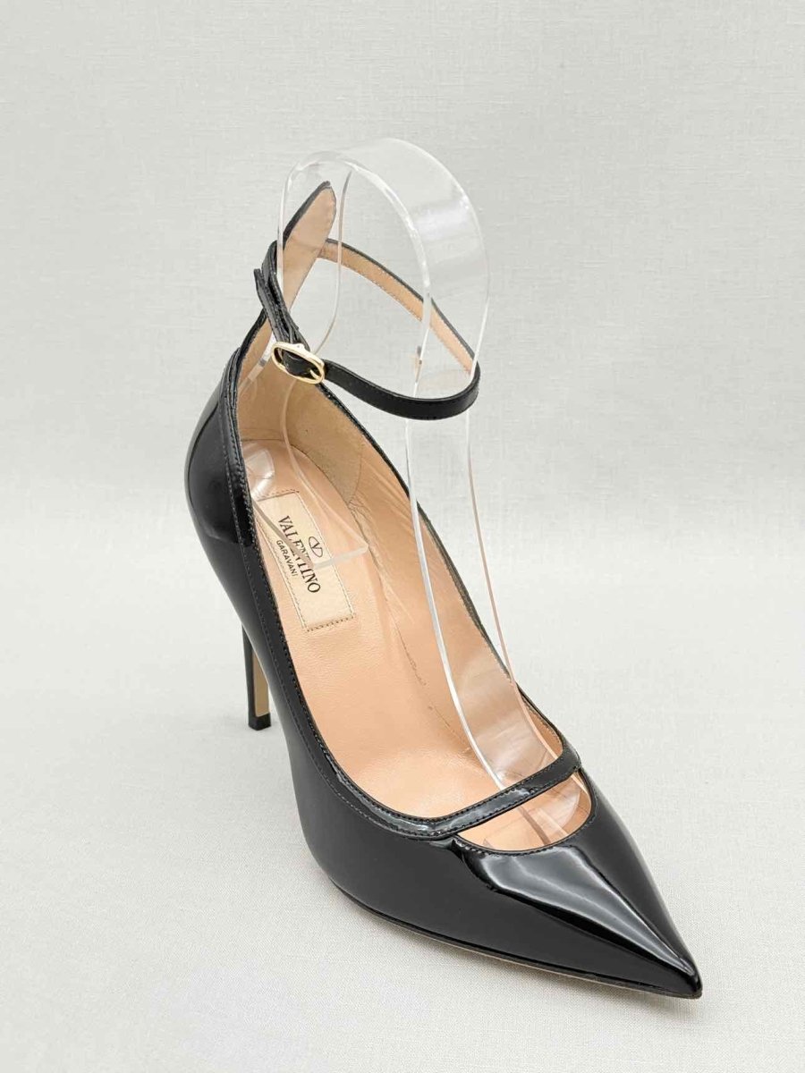 Pre-loved VALENTINO Black Size EU 37 Pumps at Reems Closet