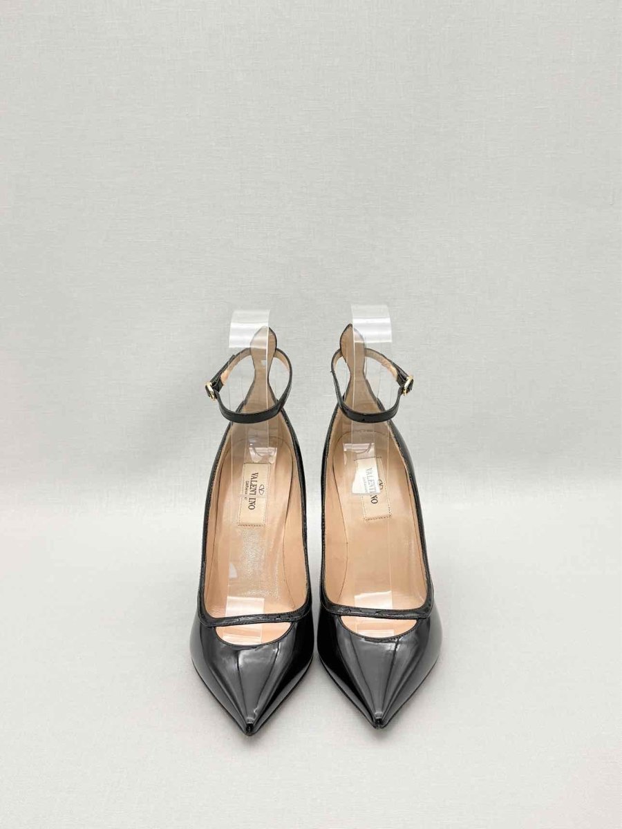 Pre-loved VALENTINO Black Size EU 37 Pumps at Reems Closet