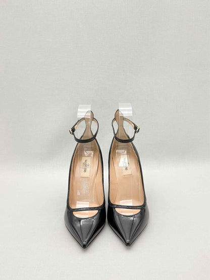 Pre-loved VALENTINO Black Size EU 37 Pumps at Reems Closet