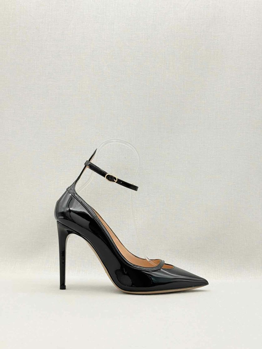 Pre-loved VALENTINO Black Size EU 37 Pumps at Reems Closet