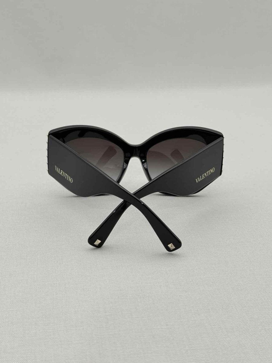 Pre - loved VALENTINO Black Sunglasses at Reems Closet