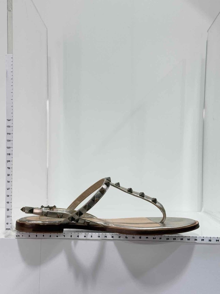 Pre - loved VALENTINO GARAVANI Metallic Gold Size EU 39.5 Sandals at Reems Closet