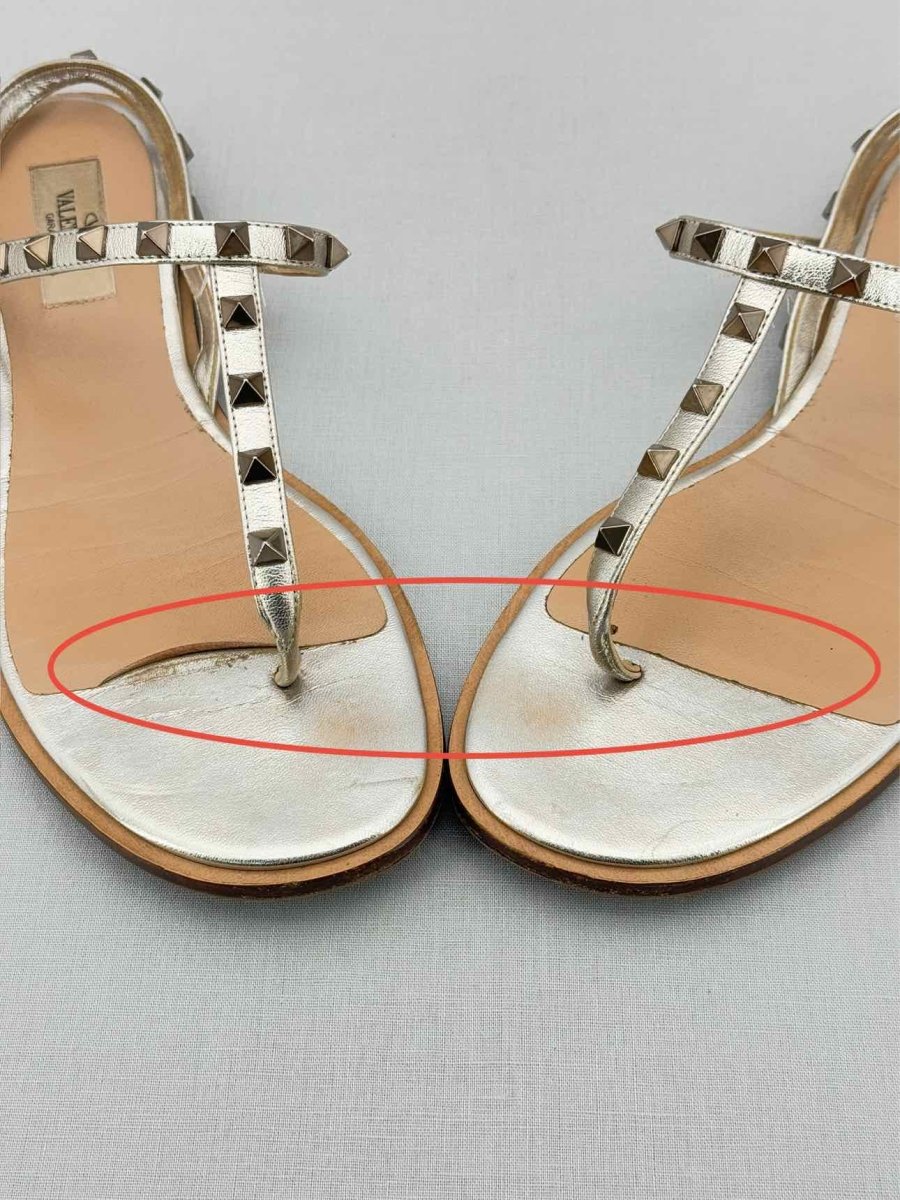 Pre - loved VALENTINO GARAVANI Metallic Gold Size EU 39.5 Sandals at Reems Closet