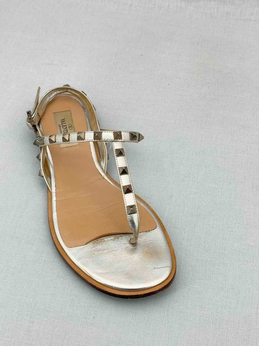 Pre - loved VALENTINO GARAVANI Metallic Gold Size EU 39.5 Sandals at Reems Closet