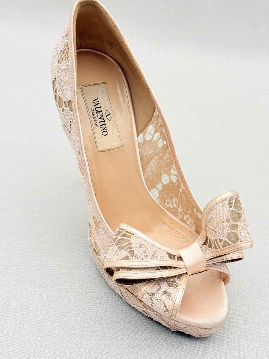 Pre - loved VALENTINO GARAVANI Nude Bow Size EU 37 Pumps at Reems Closet