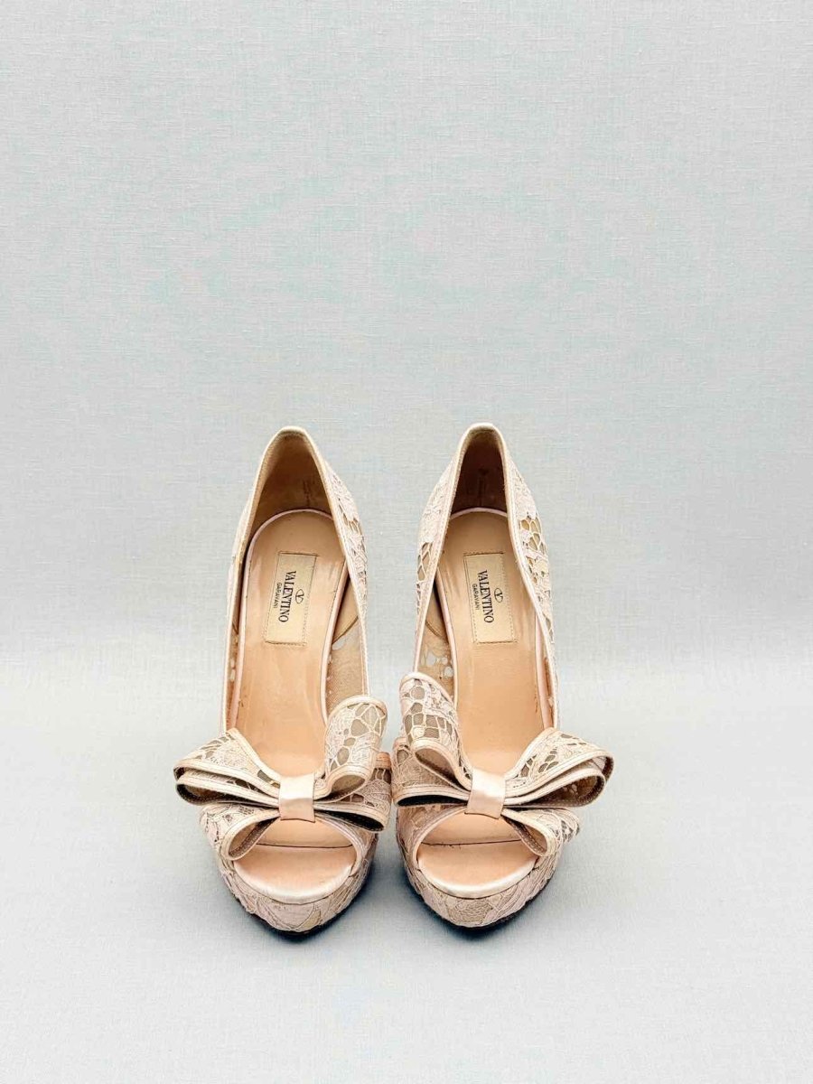 Pre - loved VALENTINO GARAVANI Nude Bow Size EU 37 Pumps at Reems Closet